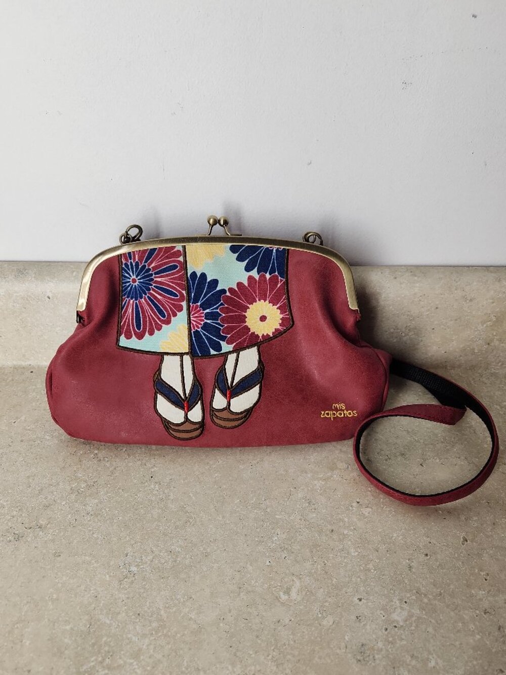 Mis Zapatos Kimono Zori sandals applique crossbody Shoulder Bag purse clutch